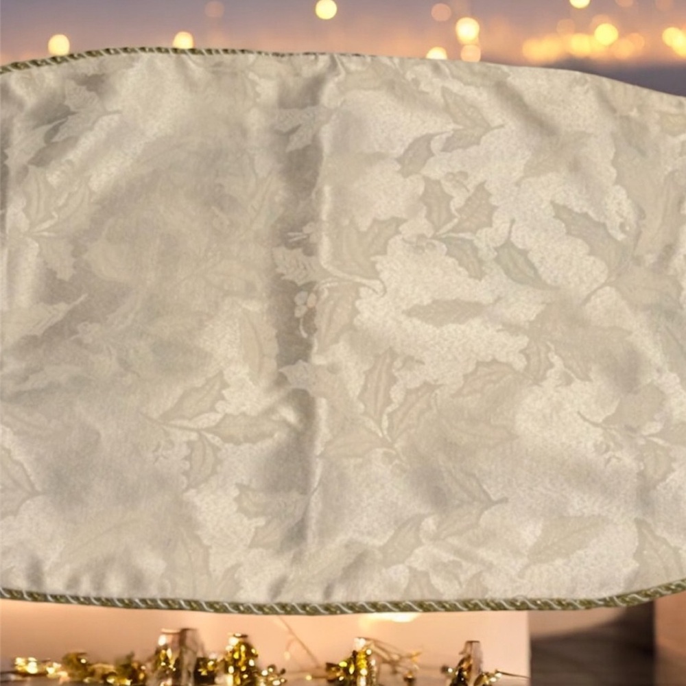 Lenox Holiday Nouveau Oval Table Runner  Centerpiece - Picture 4 of 7